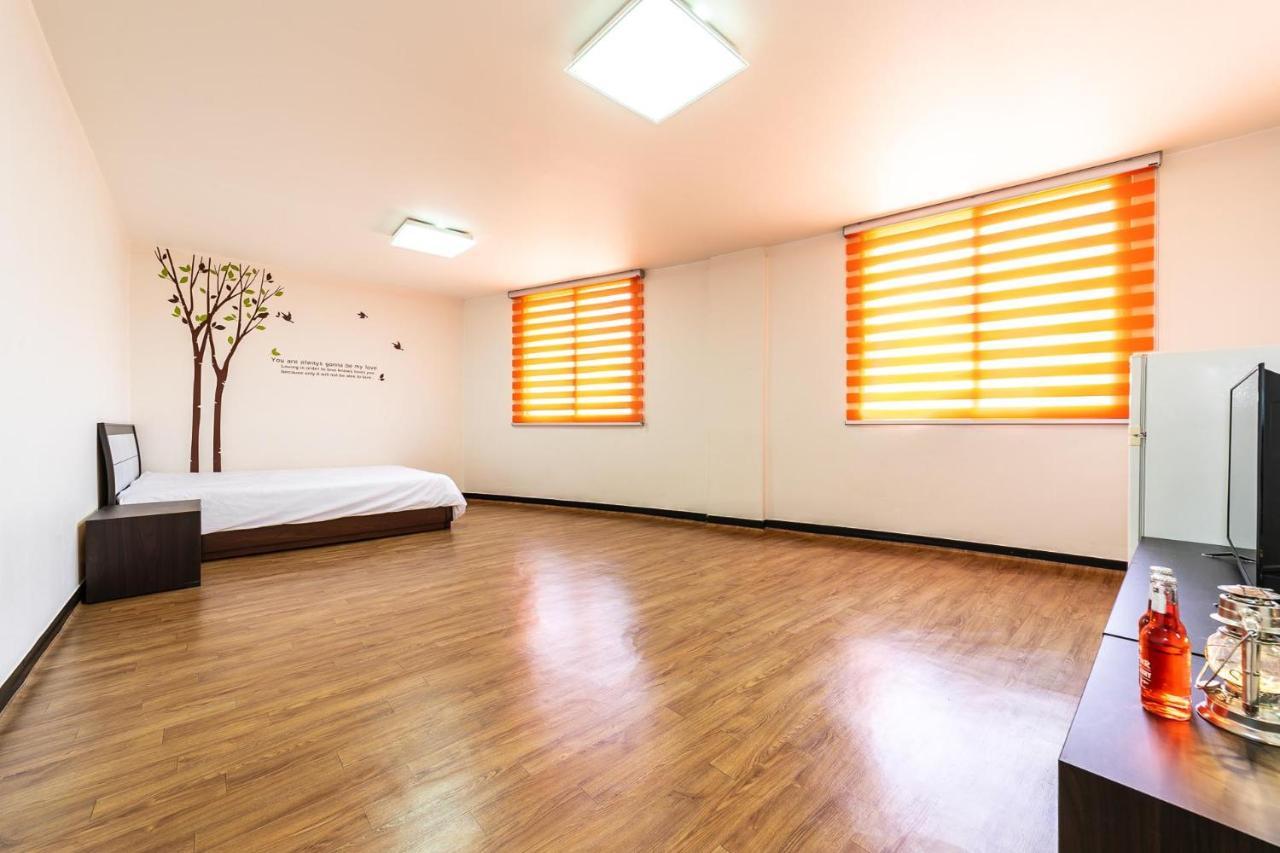 Hooni Guest House & Motel Gurye Bagian luar foto