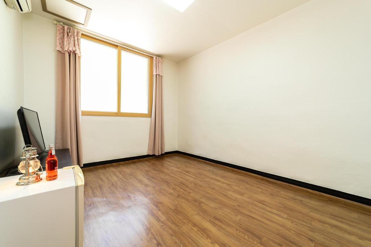 Hooni Guest House & Motel Gurye Bagian luar foto